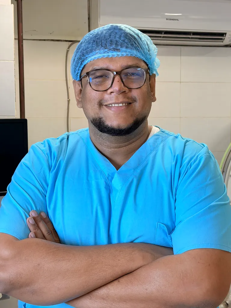 থিয়েটারের পোশাকে হাসিমুখে / Smiling in theatre scrubs