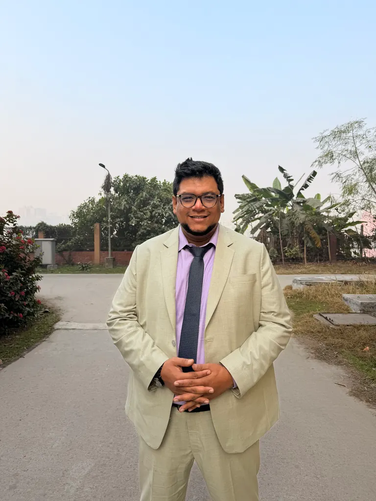 ডা. মারযূক, ভোরের আলোয় / Dr. Marjuq outdoors in the morning light
